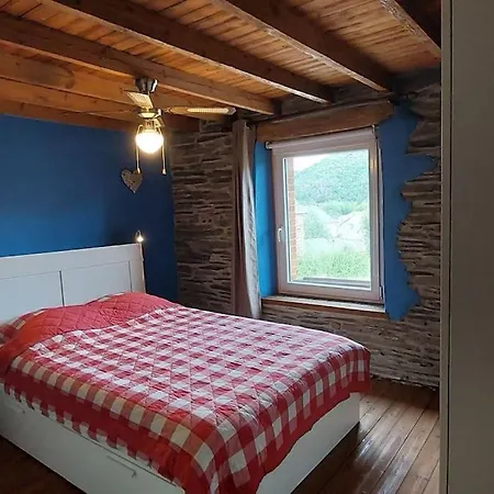 L'ardoisiere: Jolie Maison Ardennaise.