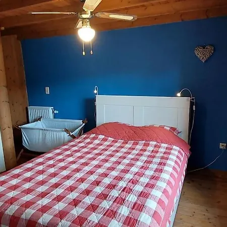 L'ardoisiere: Jolie Maison Ardennaise. Casa de Férias