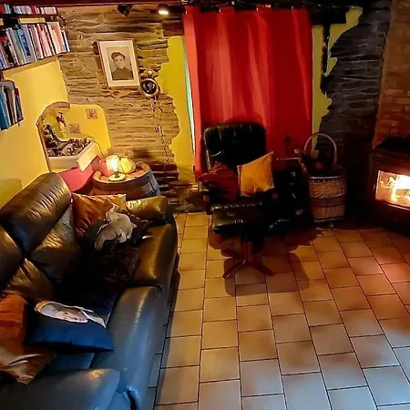 Nyaraló L'ardoisiere: Jolie Maison Ardennaise.